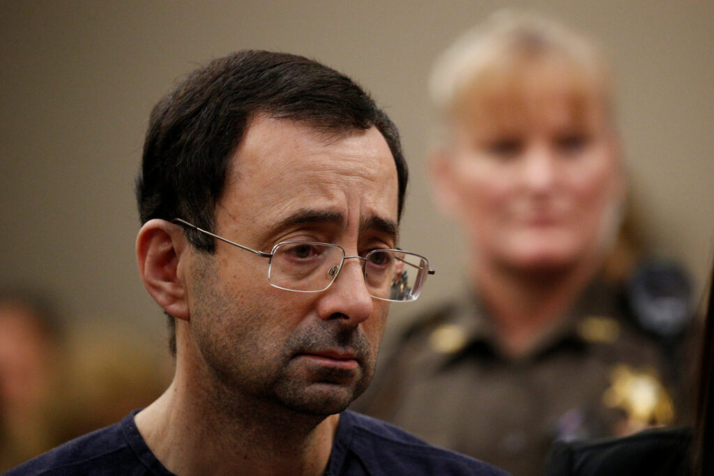 Larry Nassar ex médico abusador de gimnasta fue apuñalado en prisión