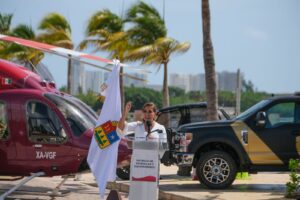 Mara Lezama entrega equipo y patrullas a la SSC 2