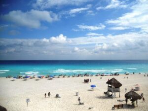 Playa Ballenas cancun blue flah