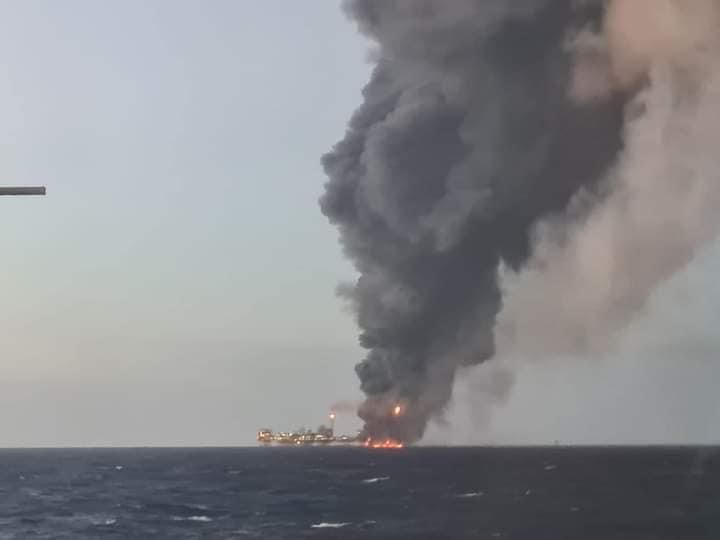 Reportan explosión en plataforma de Pemex en Campeche