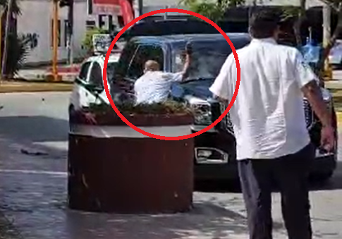 ¡Cómo siempre!, taxistas de Cancún agreden a personas en Avenida Yaxchilán