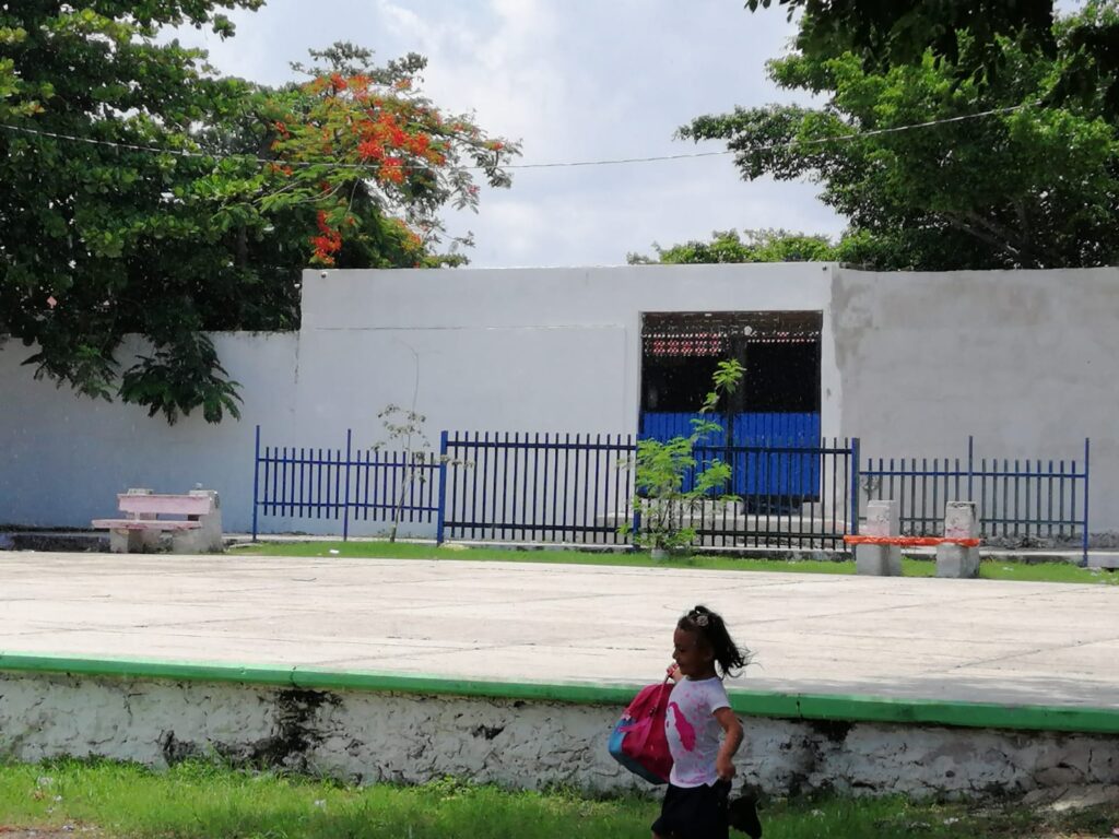 Padres de familia en Zona Norte de Quintana Roo aguardan Libros de Texto para emitir opiniones