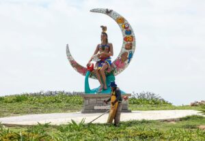 Atenea Gómez embellece Punta Sur, en Isla Mujeres