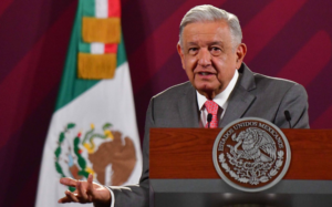 ¿Comunismo en libros de la SEP? AMLO responde a críticas de Alatorre