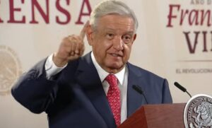 AMLO propone hacer consultas en estados por los libros de texto gratuitos 1