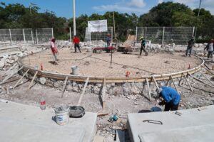 Atenea Gomez recorre la obra de Plaza Ejidatarios en Ciudad Mujeres 3