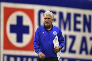 Cruz Azul despide a Ricardo “Tuca” Ferretti como su DT 