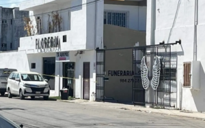 Ataque armado en funeraria de Playa del Carmen deja una muerta y un herido