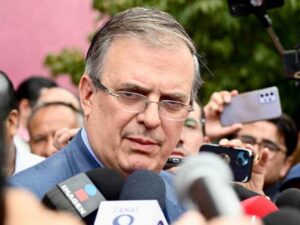 Marcelo Ebrard no se irá de Morena, asegura ganará la encuesta