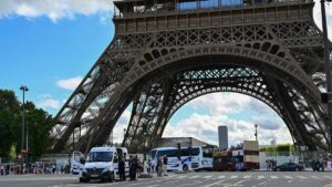 Torre Eiffel por una alerta de bomba