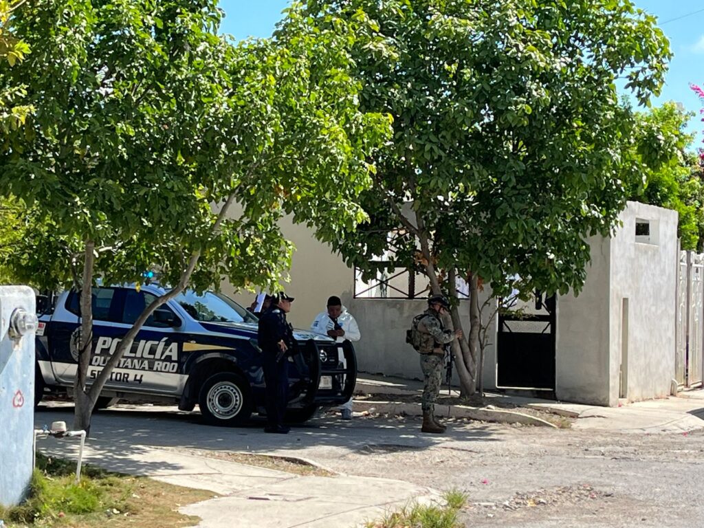 Hallan cuerpo desmembrado y con mensaje en Villas del Mar, Cancún