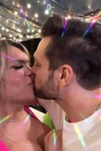 ¡Viva el amor! Wendy y Nicola se besan en fiesta de Galilea Montijo (FOTOS)