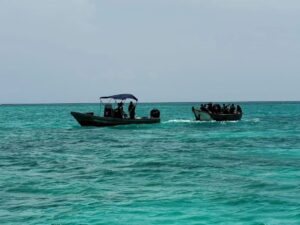 Marina rescata embarcación con 12 cubanos en Zona Hotelera Cancún 