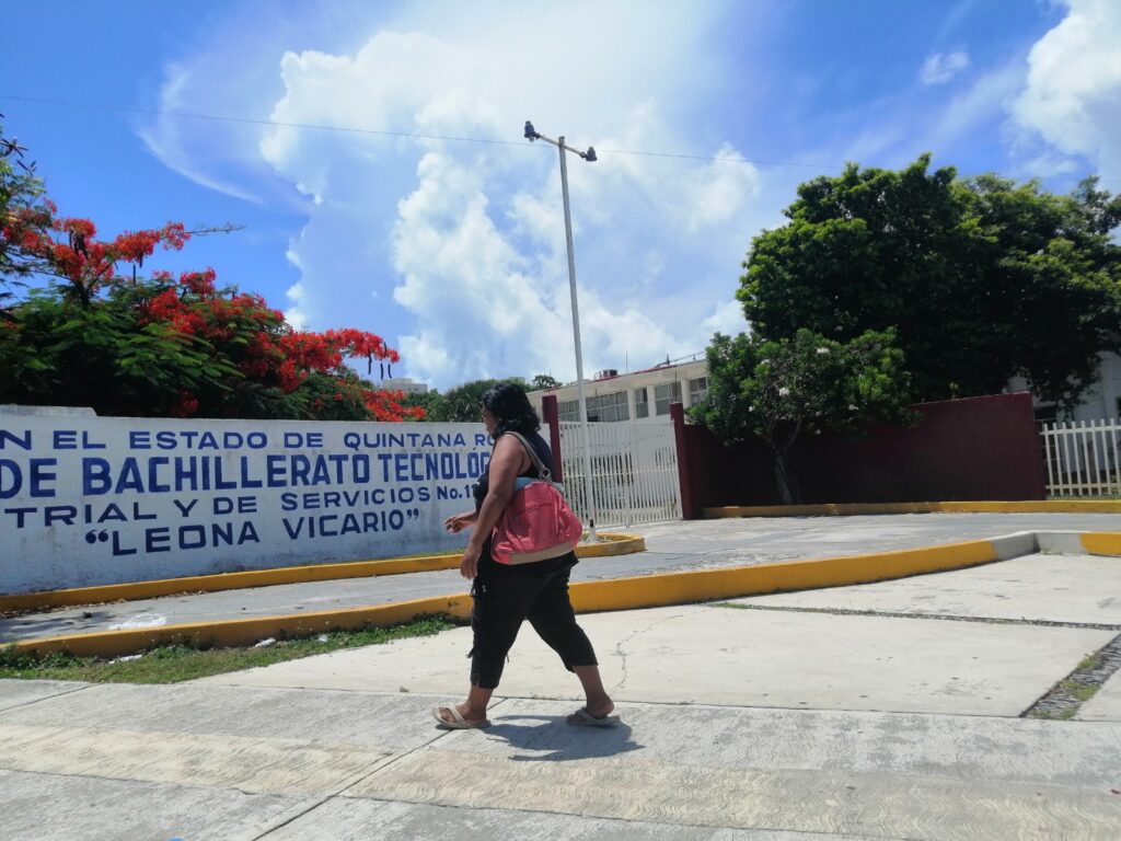 Padres de familias, con gastos de hasta 4000 pesos en escuelas públicas