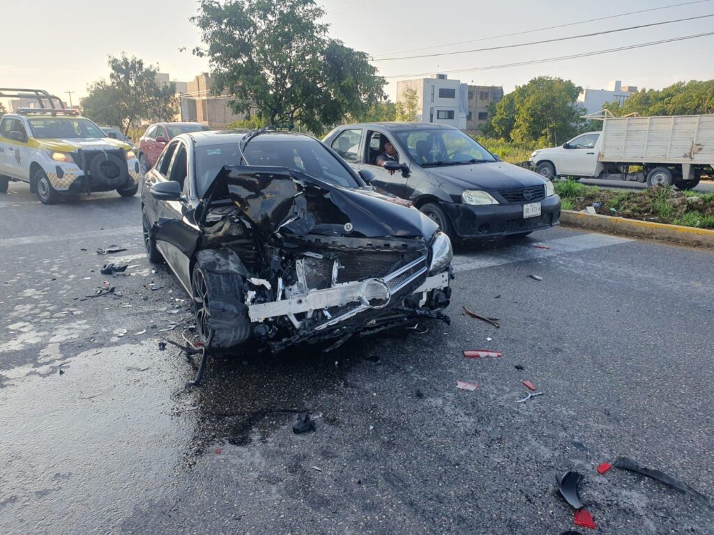 Miércoles de accidentes viales en Cancún
