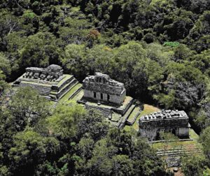 Yaxchilán, templos y tumbas tras el nombre de icónica calle de Cancún