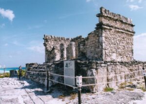 ¿Cuántas zonas arqueológicas hay en Cancún?	