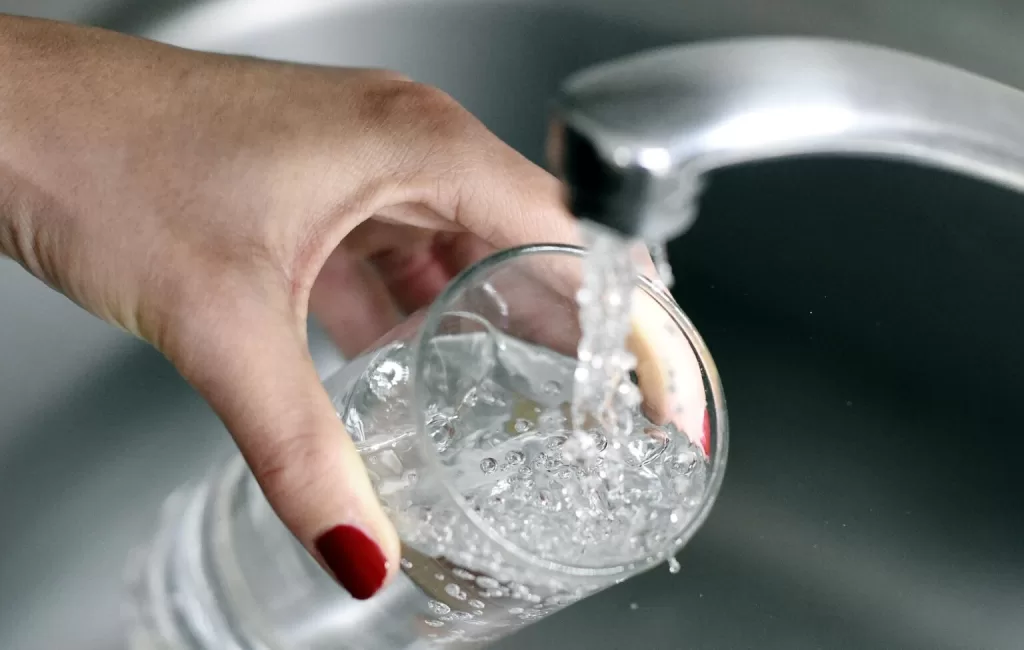 En México se paga más por agua embotellada que por agua potable