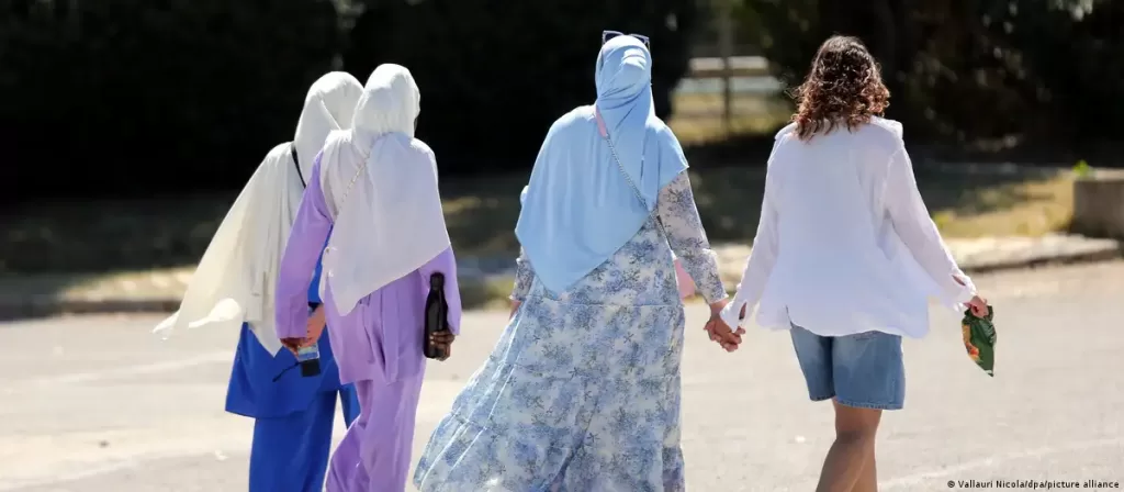 ¡Difícil de creer! Mantiene Francia prohibición de vestir abayas en escuelas