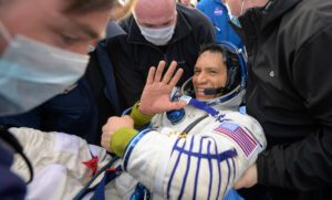 Astronauta Frank Rubio regresa a la Tierra tras 371 días en el espacio