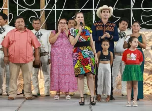 Atenea Gomez celebra Fiesta Mexicana en Ciudad Mujeres 5