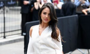 Eiza Gonzalez es captada en Roma con Mario Casas 1