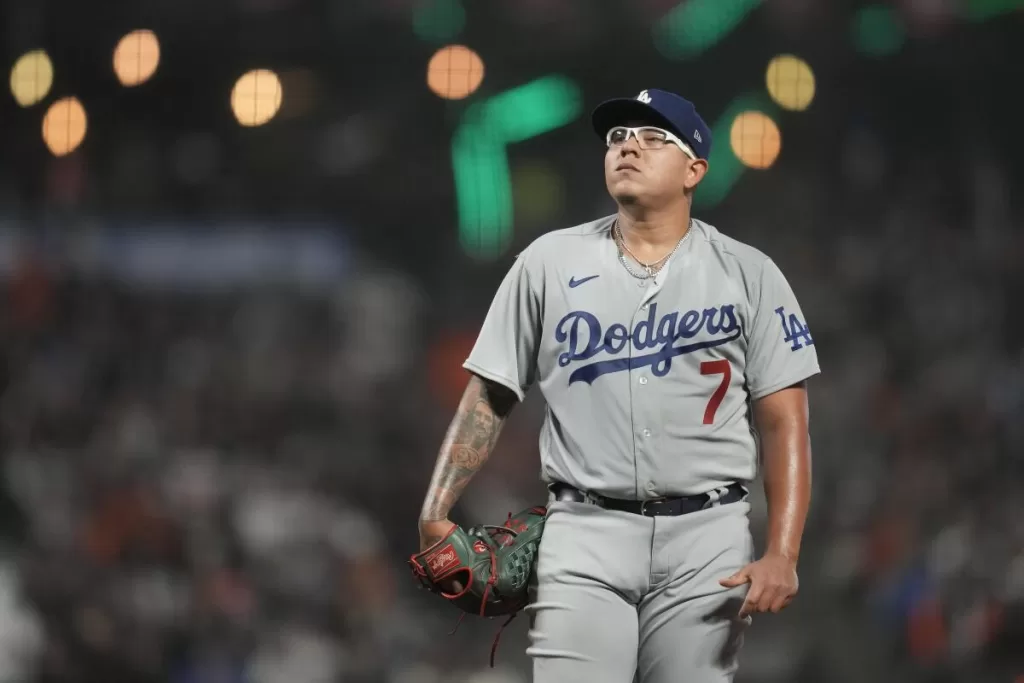 Julio Urías colocado por Grandes Ligas con licencia administrativa