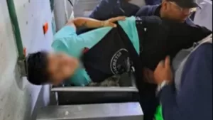 Paramedicos salvan brazo de un joven que se le atoro en maquina de tortillas