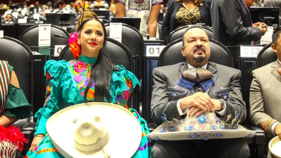 Pepe Aguilar propone incluir charrería en los libros de texto