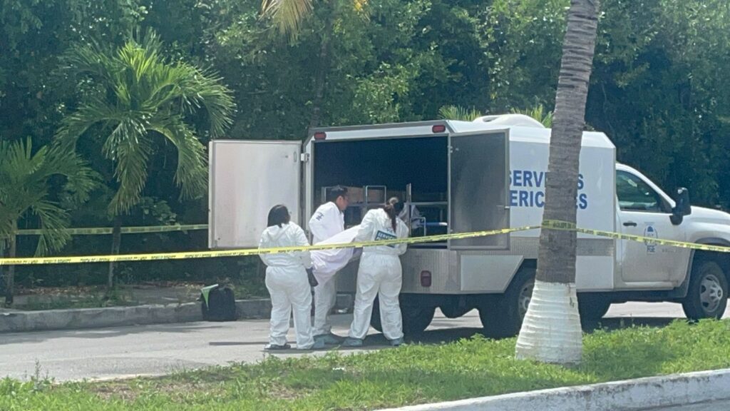 Motociclista fallece tras derrapar atrás de Plaza de Toros Cancún 