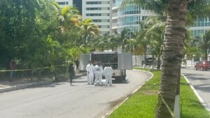 Motociclista fallece tras derrapar atrás de Plaza de Toros Cancún 