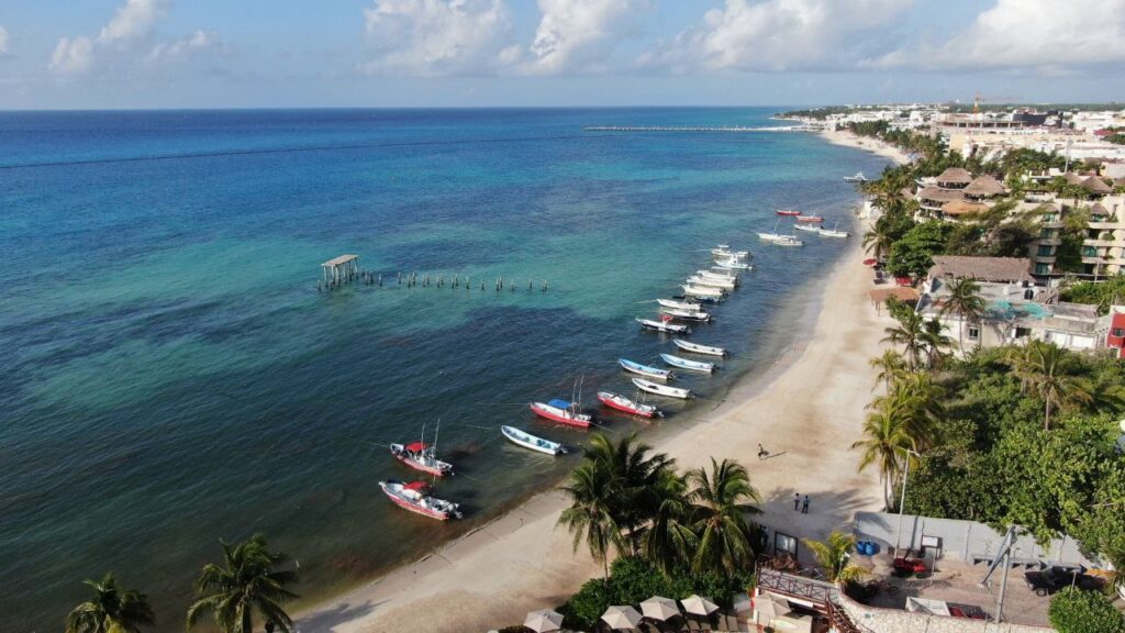 Buscan construir rompeolas en El Recodo, Playa del Carmen