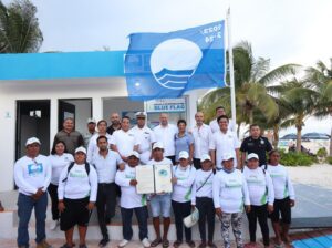 Logran recertificación e izan Blue Flag en Playa del Sol, Puerto Morelos
