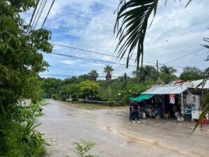 Hallan cuerpo embolsado con huellas de tortura en la Región 230 de Cancún