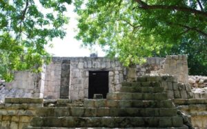 Zona Arqueologica de Chichen Viejo vuelve a abrir luego de 35 anos.