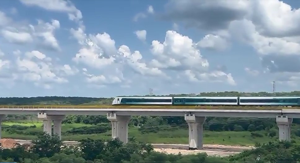 Tren Maya inicia recorrido de Campeche a Yucatán con AMLO e invitados abordo