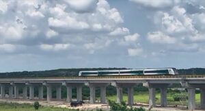 Tren Maya inicia recorrido de Campeche a Yucatán con AMLO e invitados abordo 