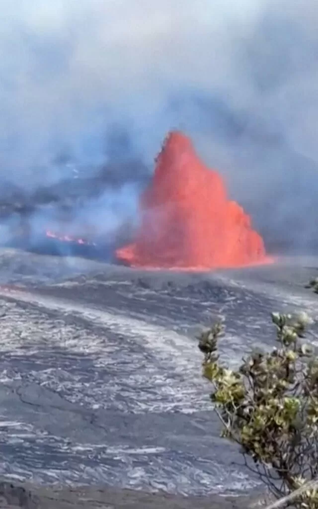 volcan kilauea galeria 2 092132 640x1024 1 jpeg