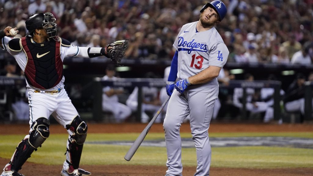 Dodgers, barridos por Diamondbacks luego de salida de Julio Arias