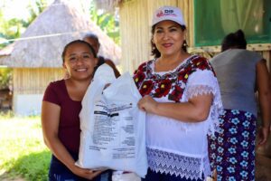 Adultos Mayores en comunidades de Felipe Carrillo Puerto reciben apoyos 3