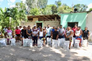 Adultos Mayores en comunidades de Felipe Carrillo Puerto reciben apoyos 4