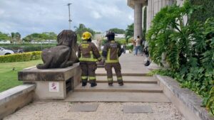 Bomberos de Cancun se movilizan por supuesta bomba en la Universidad Humanitas 2