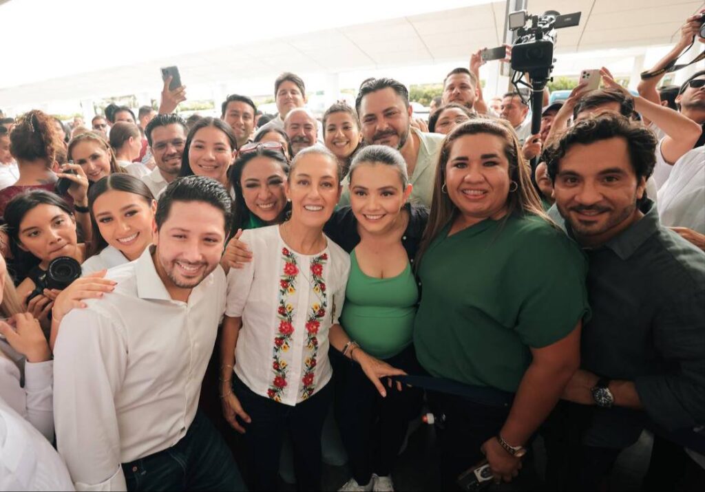 Al ritmo de “Cielito lindo”, Claudia Sheinbaum es recibida en Cancún