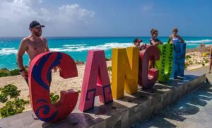 Cancun capta el 46.6 de turistas internacionales que llegan a Mexico. 1 1