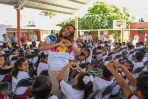 Implementa Mara Lezama clases de ingles en escuelas publicas 2