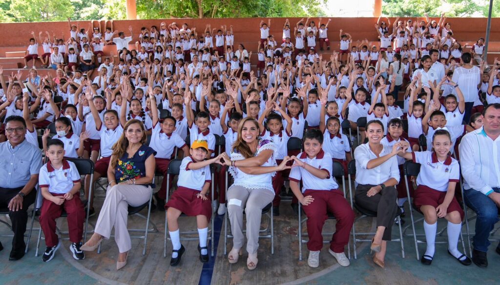 Implementa Mara Lezama clases de inglés en escuelas públicas