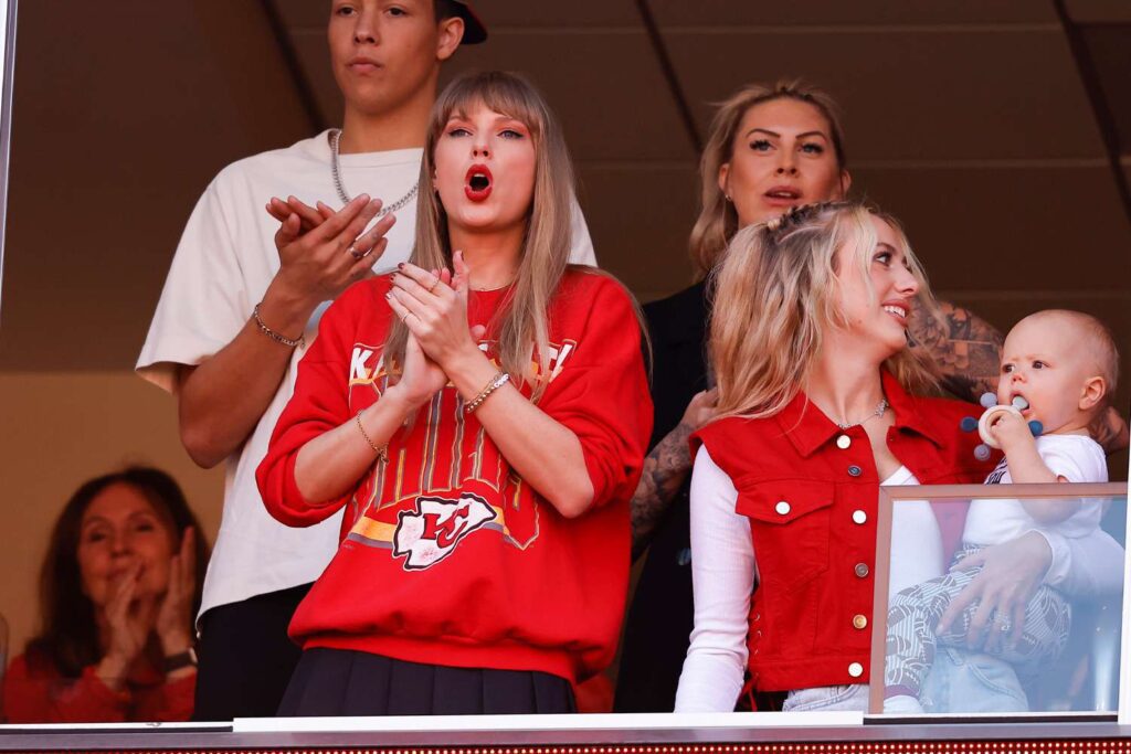 Taylor Swift celebra con baile anotación de Travis Kelce (VIDEO)