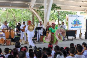 van creativo concierto didáctico “Raíces” a la escuela primaria Xcaret de Villas del Sol,