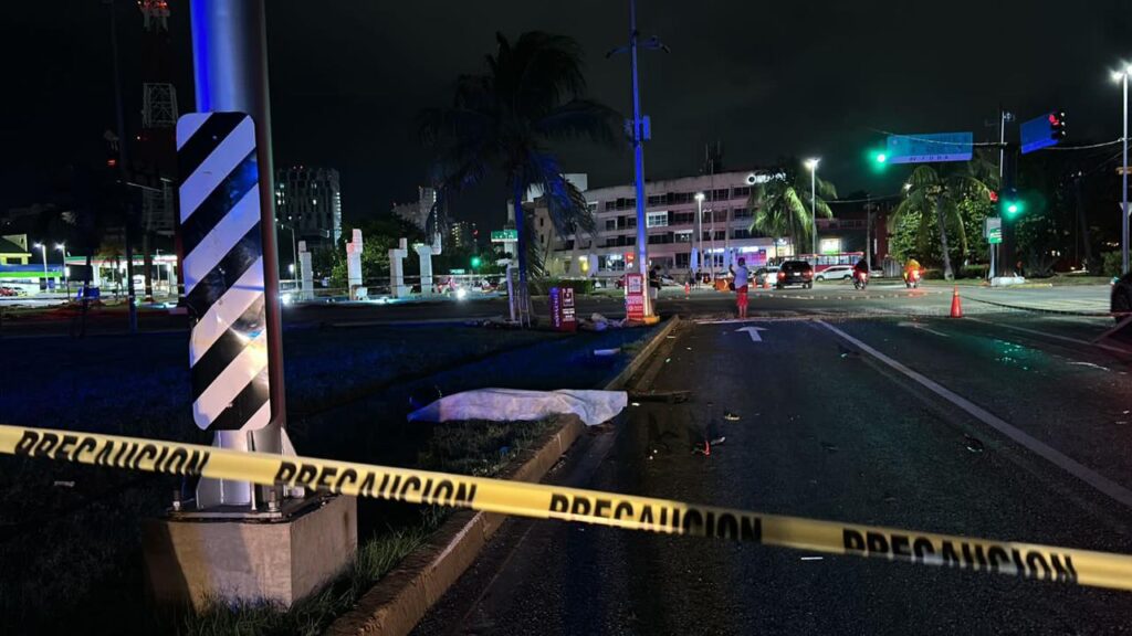 Conductor de BMW arrolla y mata a motociclista en Km0 de la Zona Hotelera de Cancún