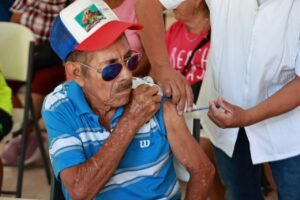 Realizan brigada de salud para personas adultas mayores en Isla Mujeres